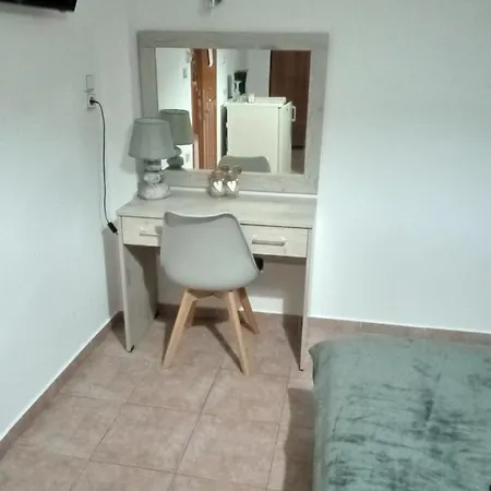 阿夫拉旅馆 3* 埃尔莫波利斯