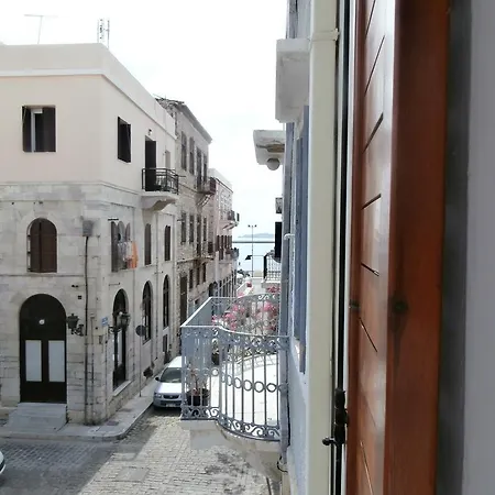 Avra Guest house *